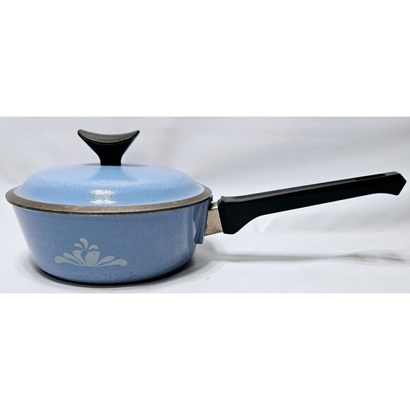 Vintage Club Cast Aluminum Sauce Pan with Lid Blue with Design - Picture 1 of 12